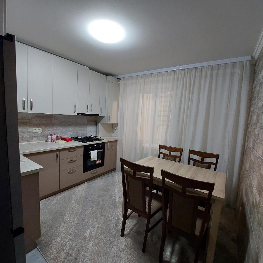 Appartamento Apartament Lux New Chişinău Esterno foto